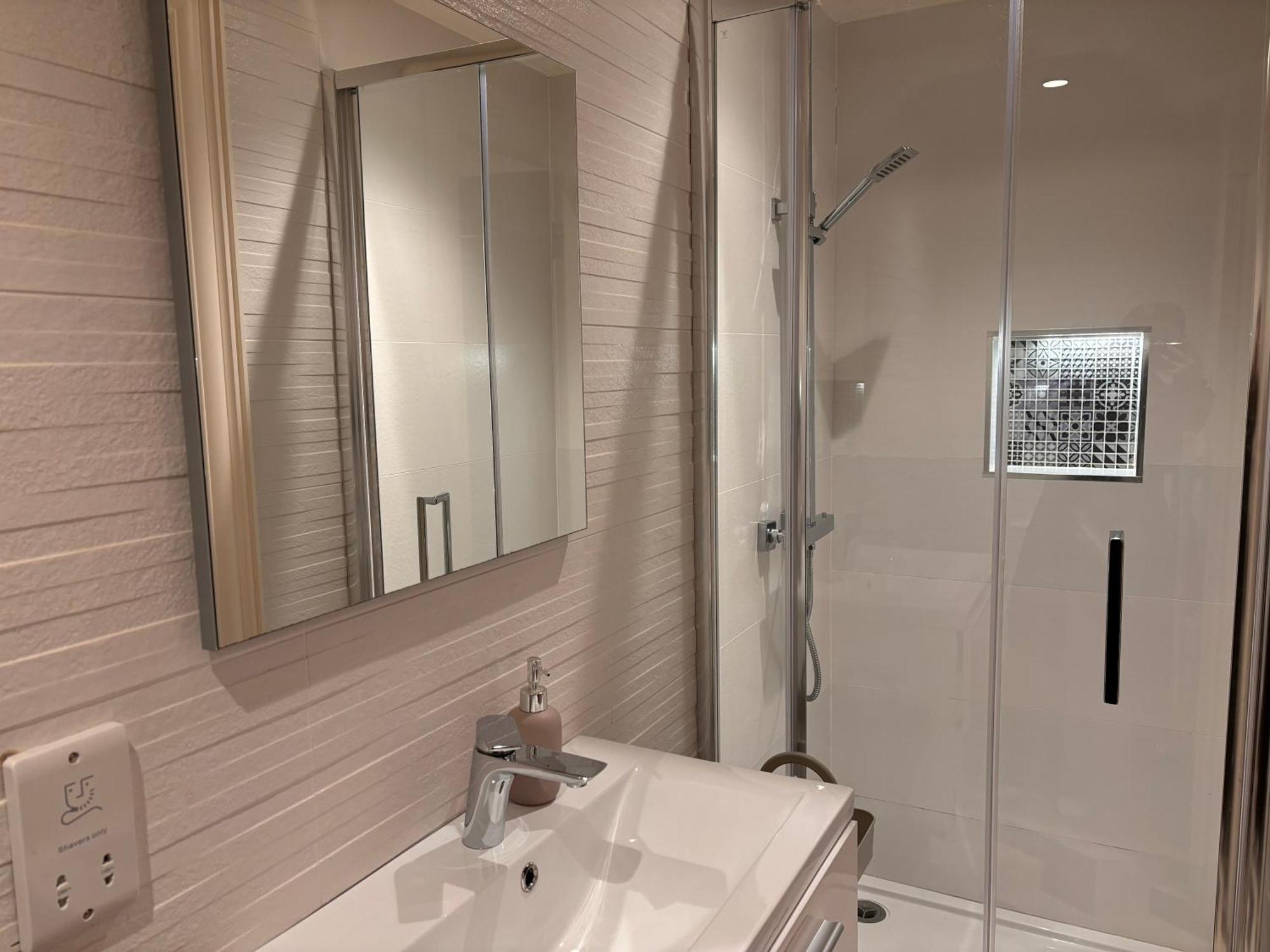 Luxurious 2 Bedroom Apartment With Sea View In Monkstown Blackrock  Extérieur photo